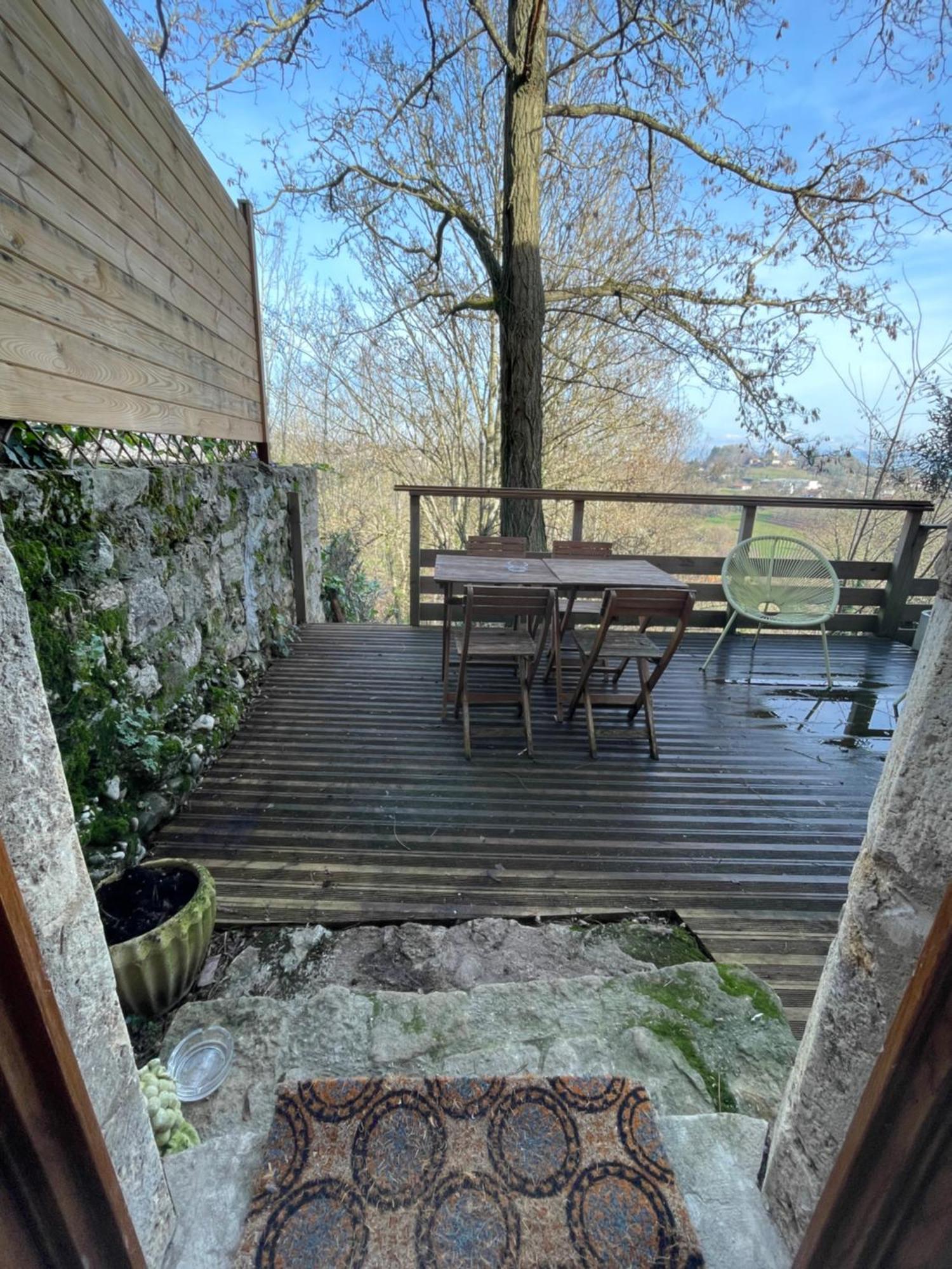 Chez Gabriel Et Sophie Hotell Pérouges Exteriör bild