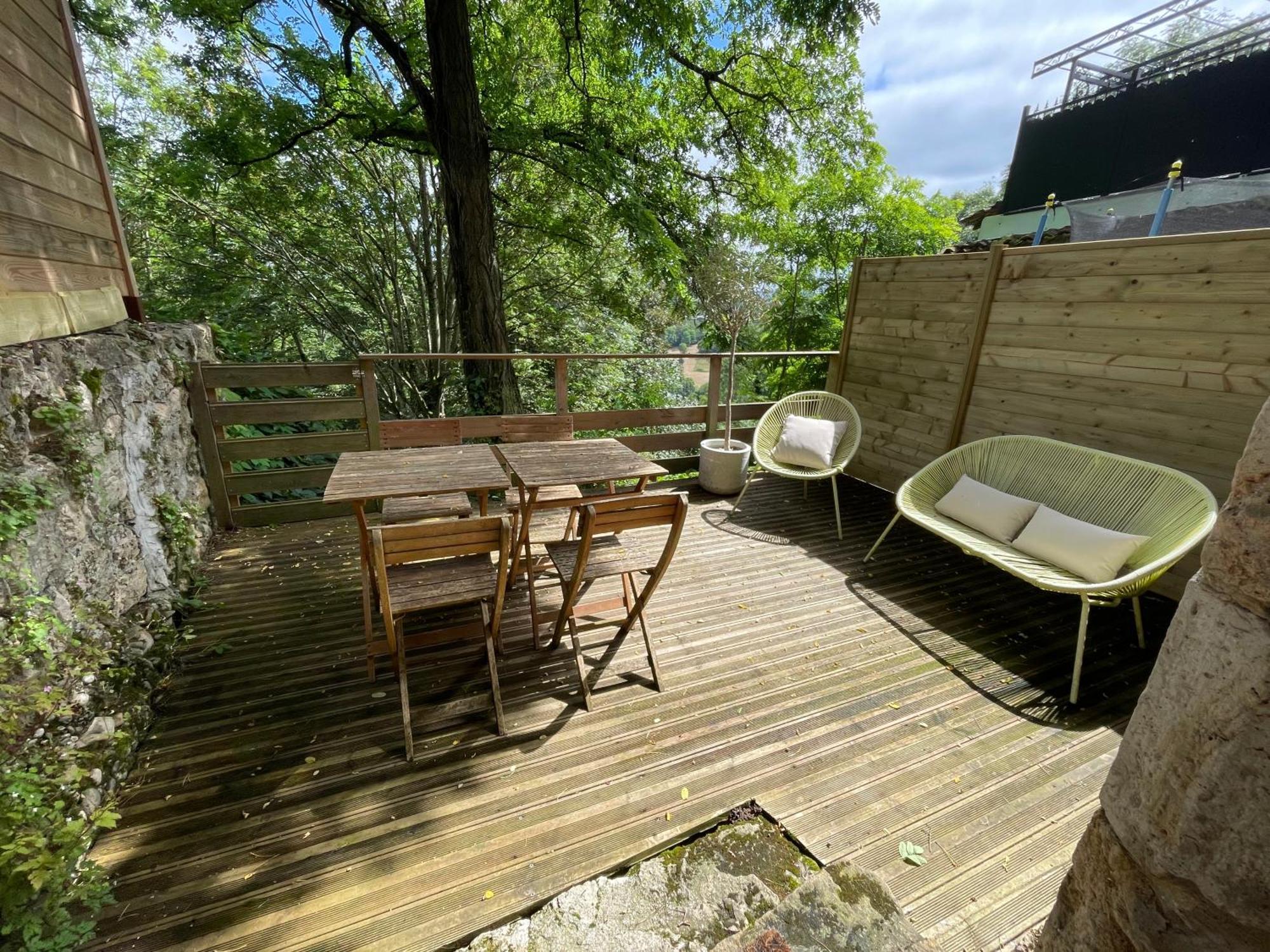 Chez Gabriel Et Sophie Hotell Pérouges Exteriör bild